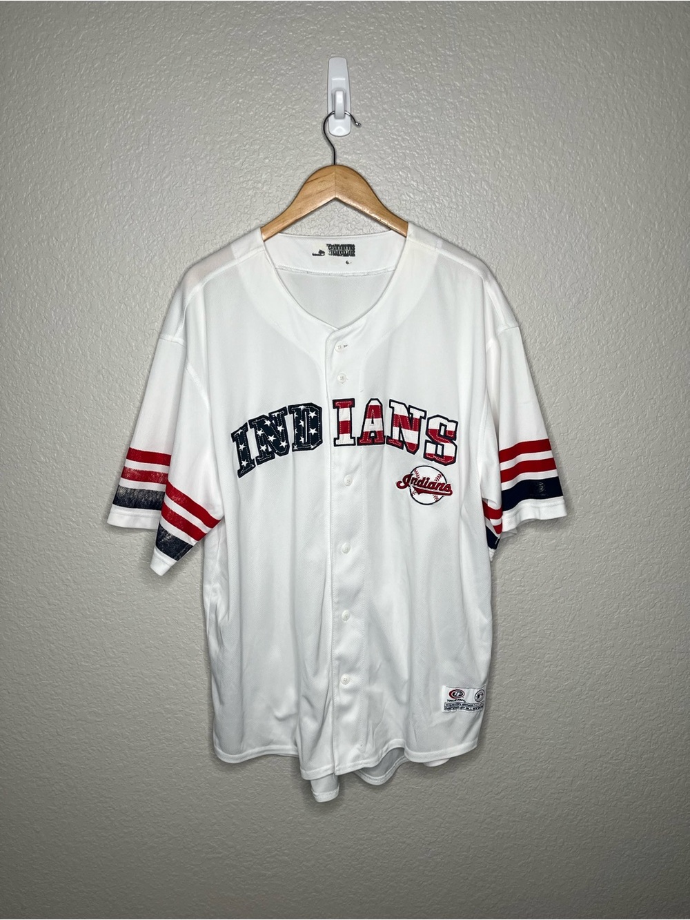 Cleveland Indians Patriotic Baseball Jersey XL White Red Blue Button Up MLB - Picture 9 of 9